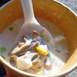 横丁 いかだ荘 - 料理写真:牡蠣とあさりのクラムチャウダー