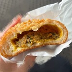 TruffleBAKERY - ほうれん草と信州産白味噌カレー　断面