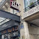 Brasserie Floderer - アーケード入り口の看板