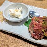 藁焼き鰹たたき明神丸 KITTE大阪店 - 鰹のなめろう＆クリームチーズ