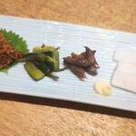藁焼き鰹たたき明神丸 - 漬物盛り合わせ
