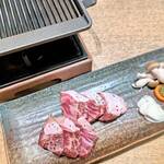 藁焼き鰹たたき明神丸 - 赤身のミスジ鉄板ステーキ