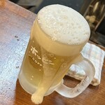 立ち飲み しろちゃん - ホッピー（白）　三冷　430円　カチンコチンに凍ったジョッキを用意　冷蔵庫から冷えたキンミヤの一升瓶を注ぎ、外を一気に注いでくれるお姉さん