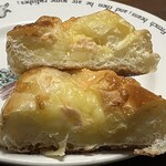 SUMOMO BAKERY - 明太チーズチーズの断面