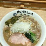 焼きあご煮干しらぁめん 碧猫 - 具はチャーシュー、アオサ、青菜、白ネギ、玉ねぎ　1000円