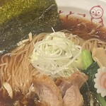 麺ダイニング ととこ - 具材は炭火炙り鶏・ねぎ・海苔・水菜・小松菜・ゆず皮・ナルト・メンマ・わかめ