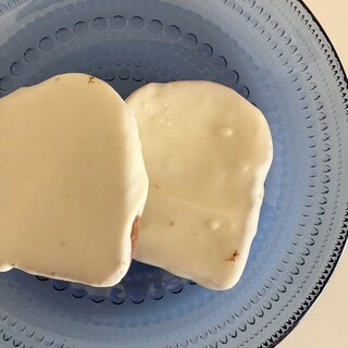 ブレドール - 料理写真:ドイツラスクに似てる見た目