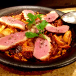 スペイン炭火焼料理 エル フォゴン - 鴨とポルチーニ茸のパエリア（S：2,300円）。炊き方は私好み。鴨肉もポルチーニもお米もたっぷりで大満足。