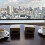 ガルガンチュワ - 31階タワーの窓際でコーヒータイム