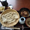 そば処　ゆたかや - 鴨南ざる蕎麦とくるみだれ　漬け物とそば団子はサービス　切れてるのはそば湯