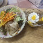 食事処 やまびこ - 菊芋？のサラダ、シフォンの生クリームデザート