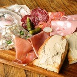 Assortment of 7 kinds of butcher appetizers