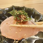 鮨 侑じ - 鰆のたたき(たまねぎ醤油で)