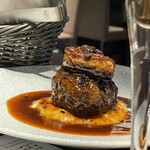 俺の炭火焼ステーキ 渋谷 - フォアグラの滴る脂と広がるトリュフの香り