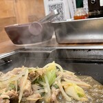 浅草もんじゃ もんろう - 鶏肉も鉄板で焼いたらジューシーでいい