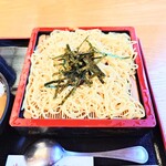 やぶ善 - 冷たい水で締められた、コシのある"中華麺"。