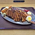 ゴーゴーカレー - 料理写真:手前の衣が濃い色がロースカツ、奥の衣が薄い色がチキンカツ。