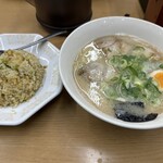 名代ラーメン亭 博多駅地下街店 - ラーメンセット¥790