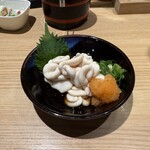 超速鮮魚寿司 羽田市場 博多駅地下街店 - たら白子ポン酢¥880