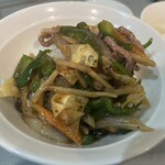 牡丹園 - ご飯をお代わりして、青椒肉絲丼にして食う