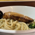 麺屋 金獅子 - チャーシュー底。よくよくバーナーのお世話になったかしら？ステキな色です。美味しかった〜。