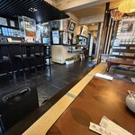 藤舟 - 店内　カウンター席と小上がり