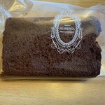 湖月堂 - 料理写真:シフォンケーキは2個購入、一個目はチョコシフォン292円。 上品なチョコレートを生地に練りこみ焼き上げてあります。