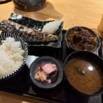 炭火焼料理屋 倉乃介 東新宿 - サバ炭火焼き　牛すじ煮込みミニへ変更