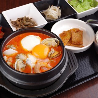 韓国惣菜小鉢が付いたお得な『ランチセット』1,000円～♪