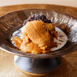 その日に仕入れた旬食材にて仕立てる、当店ならではの季節の一品