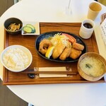 金沢天晴 山藤濁酒研究所 - 港の魚フライ定食