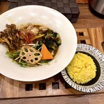 札幌スープカレー絲 神保町店 - 揚げホルモン(オリジナルスープ・3辛・小盛) 1,450円
                                トッピング 舞茸 200円