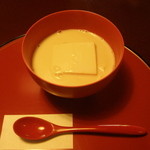 東京 芝 とうふ屋うかい - 名物　豆水とうふ；取り分けて