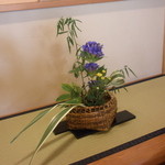 東京 芝 とうふ屋うかい - 部屋床の間の生花