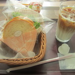 ヤマザキプラザ - 2014/11 ぷりぷり海老とペッパーボンレス＆ランチパック、アイスカフェラテ