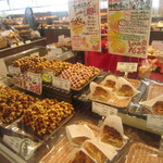 ヤマザキプラザ - 2014/11 パイやワッフルも勢揃い