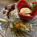 立喰寿司 生野流 - 3種盛りは、カニ身、鯛の子、大粒の牡蠣ポン酢