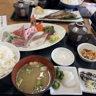 お食事処まるに_0