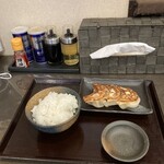 志庵 - Bランチセットの焼き餃子３個と半ライス