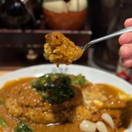 旨辛カレー専門店 白洋亭 - とんかつほうれん草カレー　1330円　＋　ライス大盛り　150円