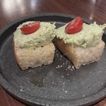 284 - アボカドと…記憶が薄れたけどフォカッチャもそもそも美味しいしペロリ