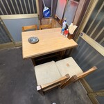 鳥まさ - 通常300円掛かるというテーブル席　今回は無料で