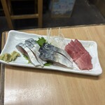 鳥まさ - 自家製〆さば450円　まぐろはサービス