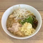 五弦屋 - 料理写真:ニンニクラーメン 阿倍野っ子(1,100円)
にんにくマシマシ
チャーシュー(+350円)
辛ニラ(+100円)