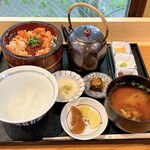 おひつ膳 田んぼ 三軒茶屋店 - 鮭いくらおひつ膳