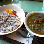 スプーンソング - 「チキンカラヒ・エッジスパイス」（930円）。大人の？男の？辛さ。スパイス美味しッ！