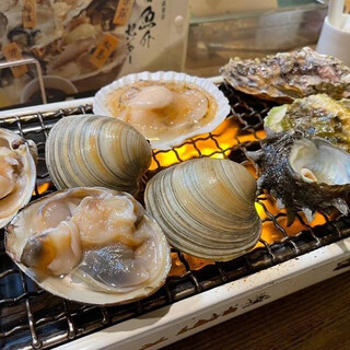 【テーブルの焼き台で♪】新鮮な魚介を目の前で浜焼き!!