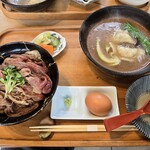 生本まぐろ 炊き餃子 井上 - 黒毛和牛の牛丼です