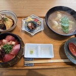 生本まぐろ 炊き餃子 井上 - 生まぐろ推しのお店ですから...