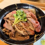 生本まぐろ 炊き餃子 井上 - もちろん、牛肉は増量しました(￣ー￣)